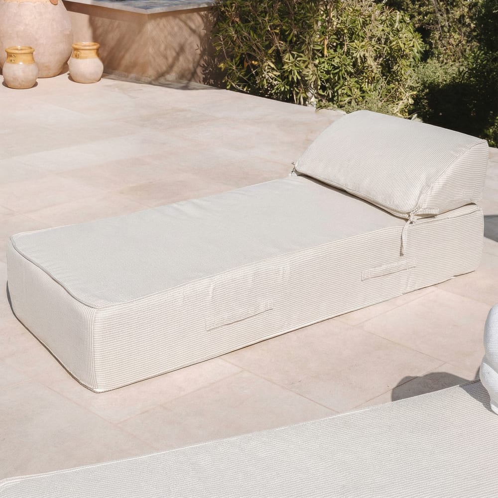Lit bain de soleil extérieur en mousse 1 place beige et blanc - Maisons du Monde