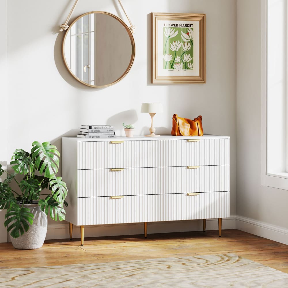 Commode 6 tiroirs design effet cannelé piètement métal doré blanc