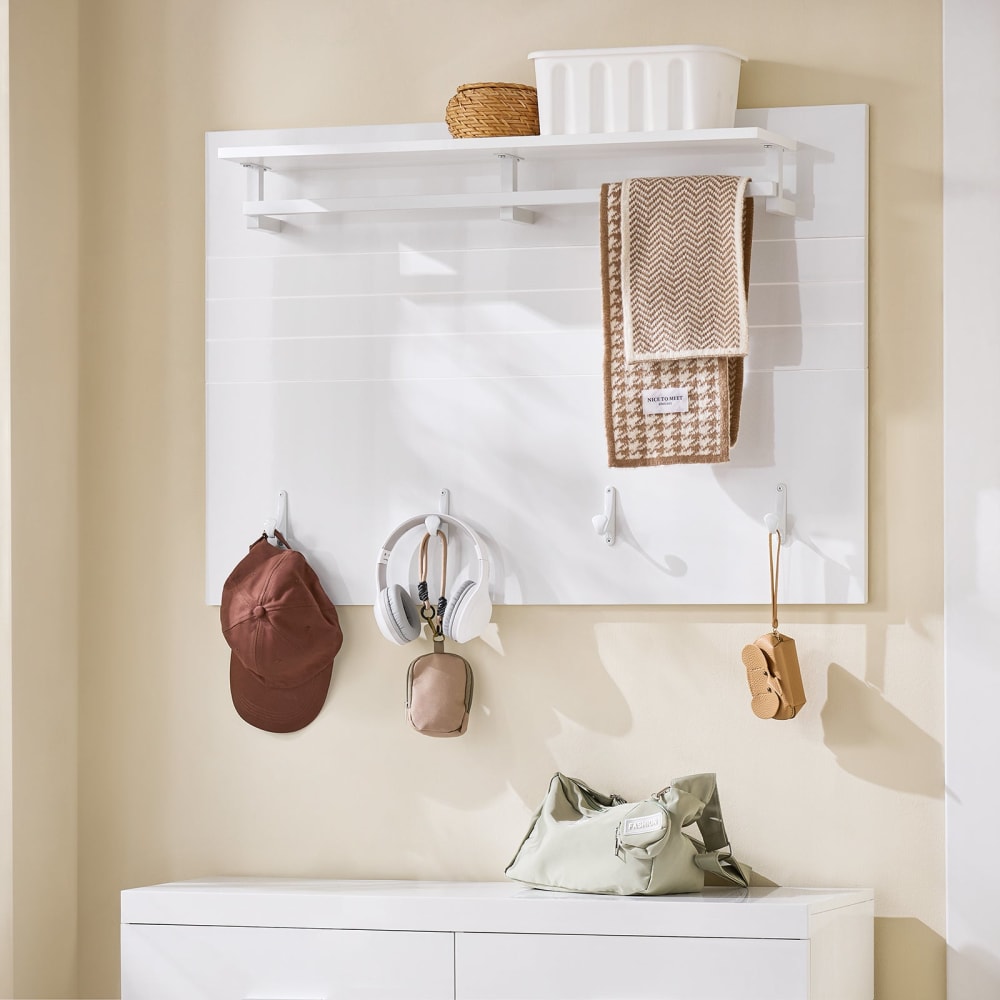 Porte-manteau mural effet bois blanc avec 4 crochets et 1 étagère