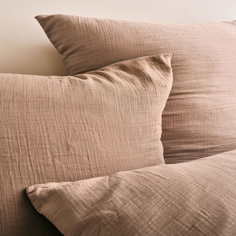 Taie d'oreiller en gaze de coton marron 65x65 — vue 4