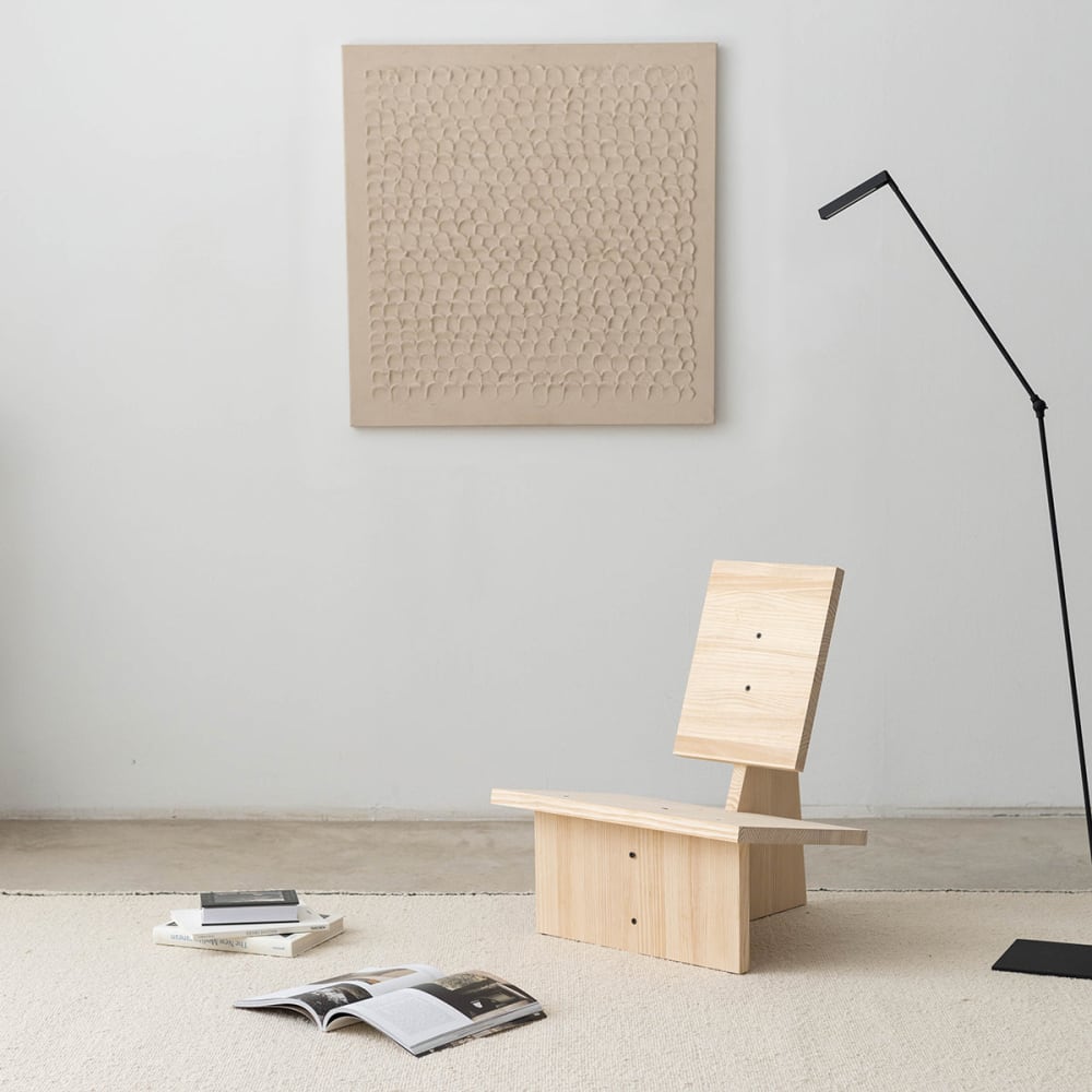 Fauteuil en pin massif naturel 60 cm Verni - Maisons du Monde