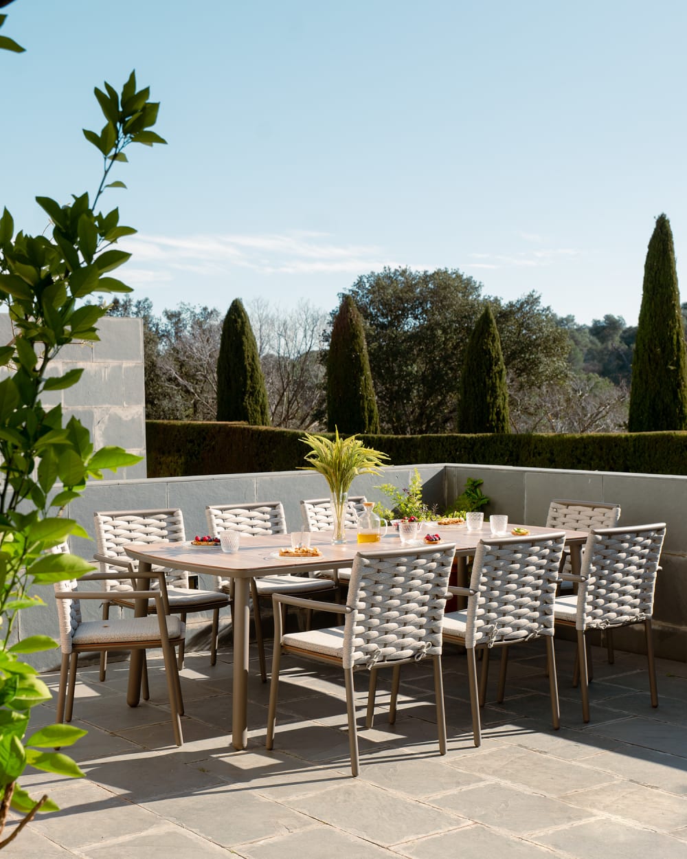 Pack de 4 chaises de jardin empilables taupé et corde beige - Maisons du Monde