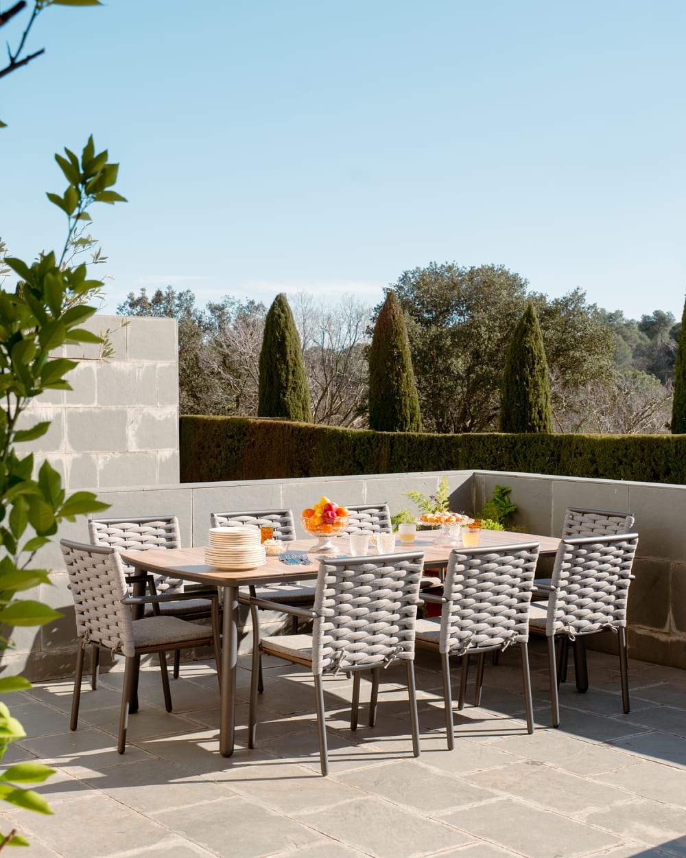 Salon de jardin 8 places anthracite et effet bois - Maisons du Monde