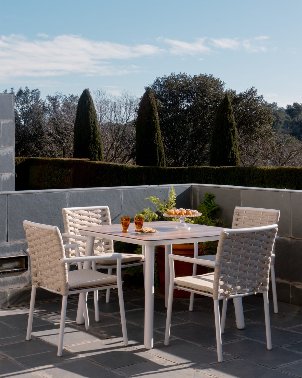 Table à manger de jardin blanche et HPL imitation bois 100x95 - Maisons du Monde