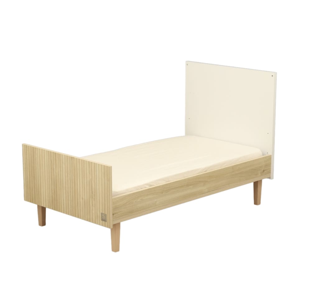 Mitwachsendes Bett 140 x 70 – "Little Big Bed" auf Holzbeinen -