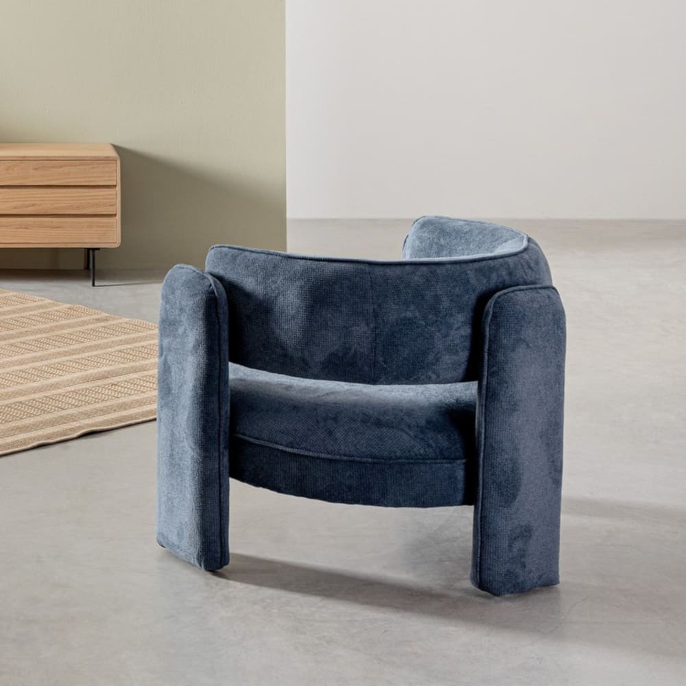 Fauteuil design arrondi en tissu bleu