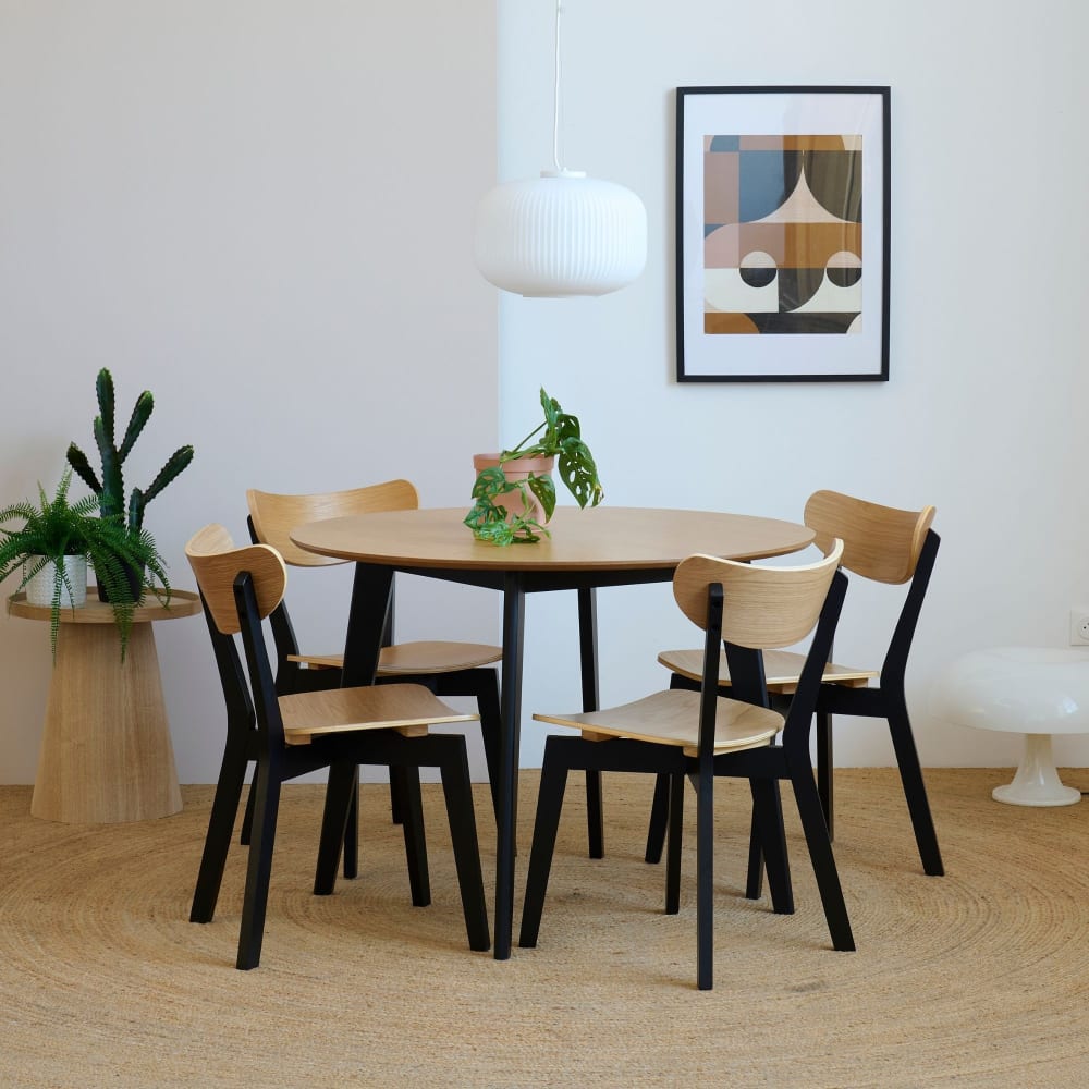 Table ronde en bois chêne/noir D105 + 4 chaises chêne/noir