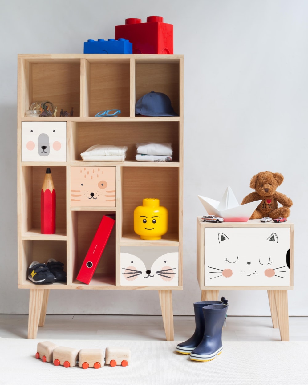 Table de chevet en pin pour enfant dessin de chat