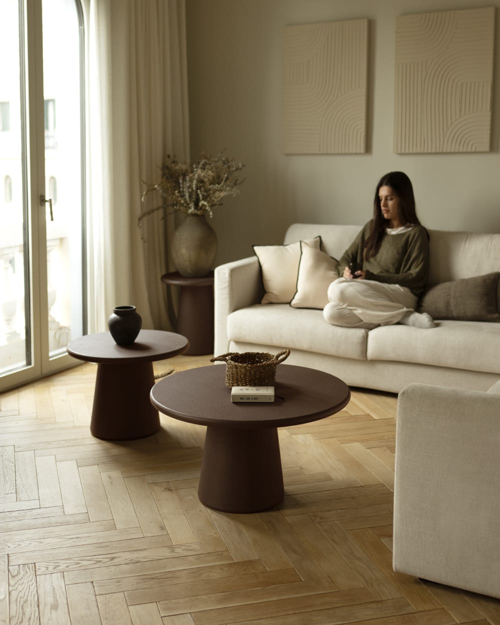 Table basse ronde en microciment marron 80x43cm - Maisons du Monde