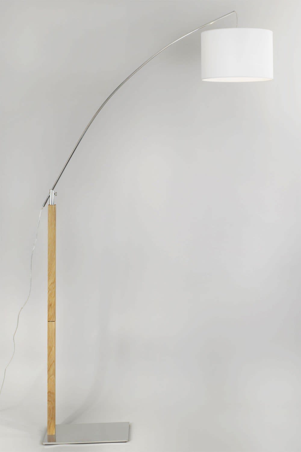 Lampadaire design en bois beige - Maisons du Monde