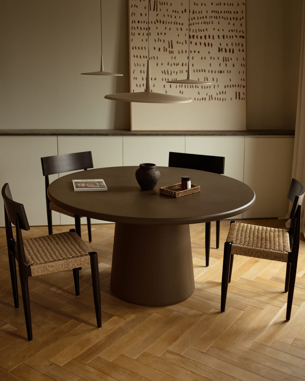 Table de salle à manger ronde en microciment brun 100x75cm