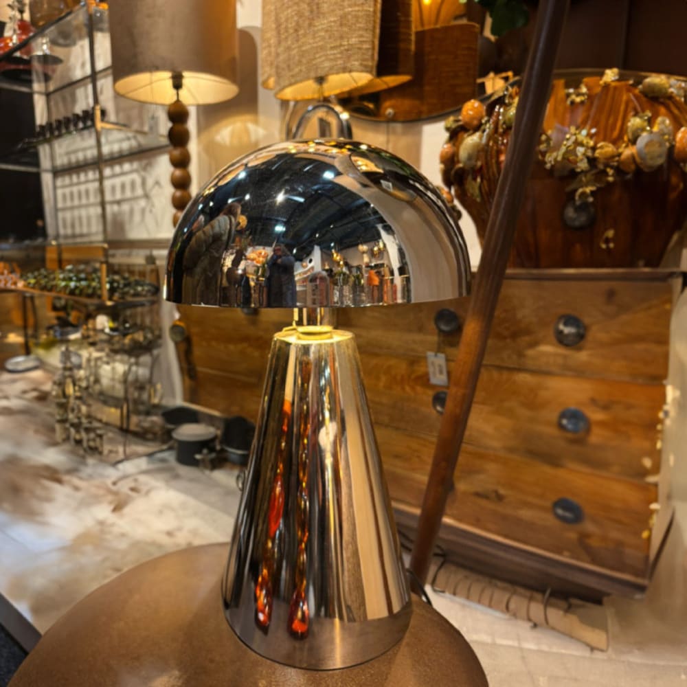Grande lampe de table chrome — vue 3