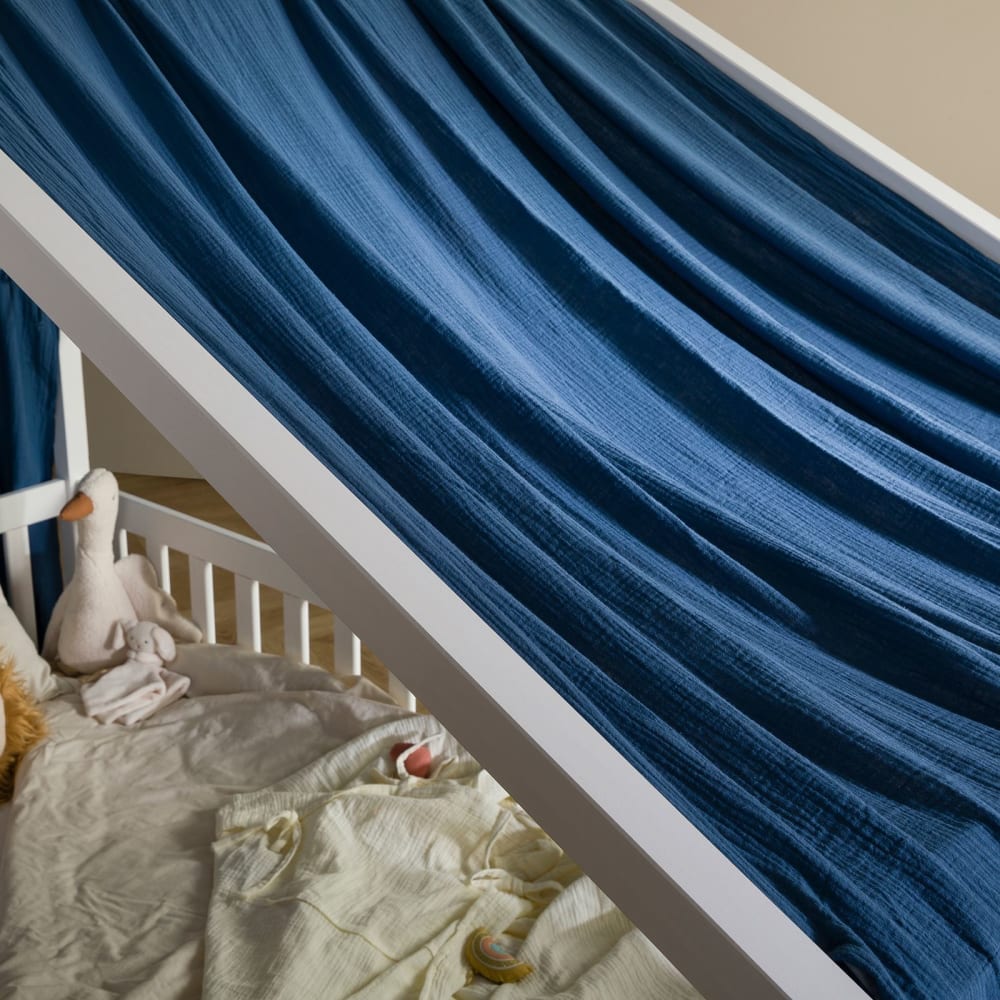 Rideau de lit enfant en mousseline de coton, bleu foncé (IDIMEX) - Image 2