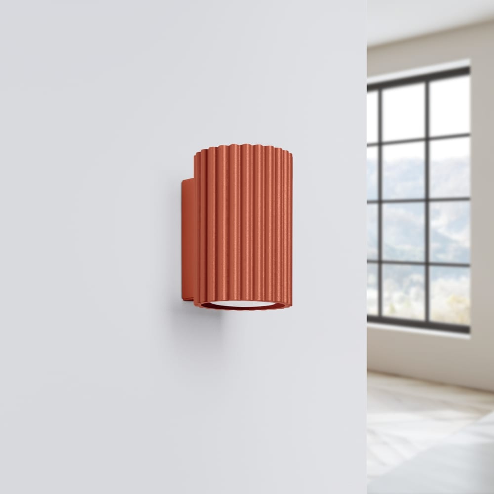 Wandleuchte aus Aluminium in roter Ocker - Maisons Du Monde
