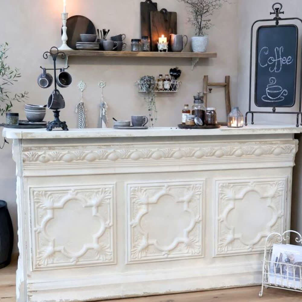Comptoir vintage avec étagère en fer blanc crème 217 x 76 x 118 cm - Maisons du Monde