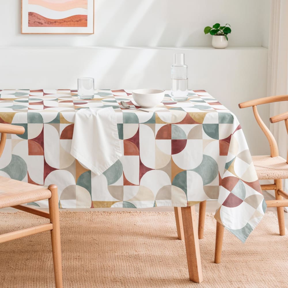 Nappe antitache en coton motif géométrique multicolore 155x250 cm Nappe antitache en coton motif géométrique multicolore 155x250 cm