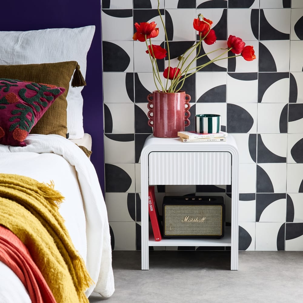 sweeek Nachttisch Holzoptik weiß geriffelt 1 Regal style modern - Spanplatte