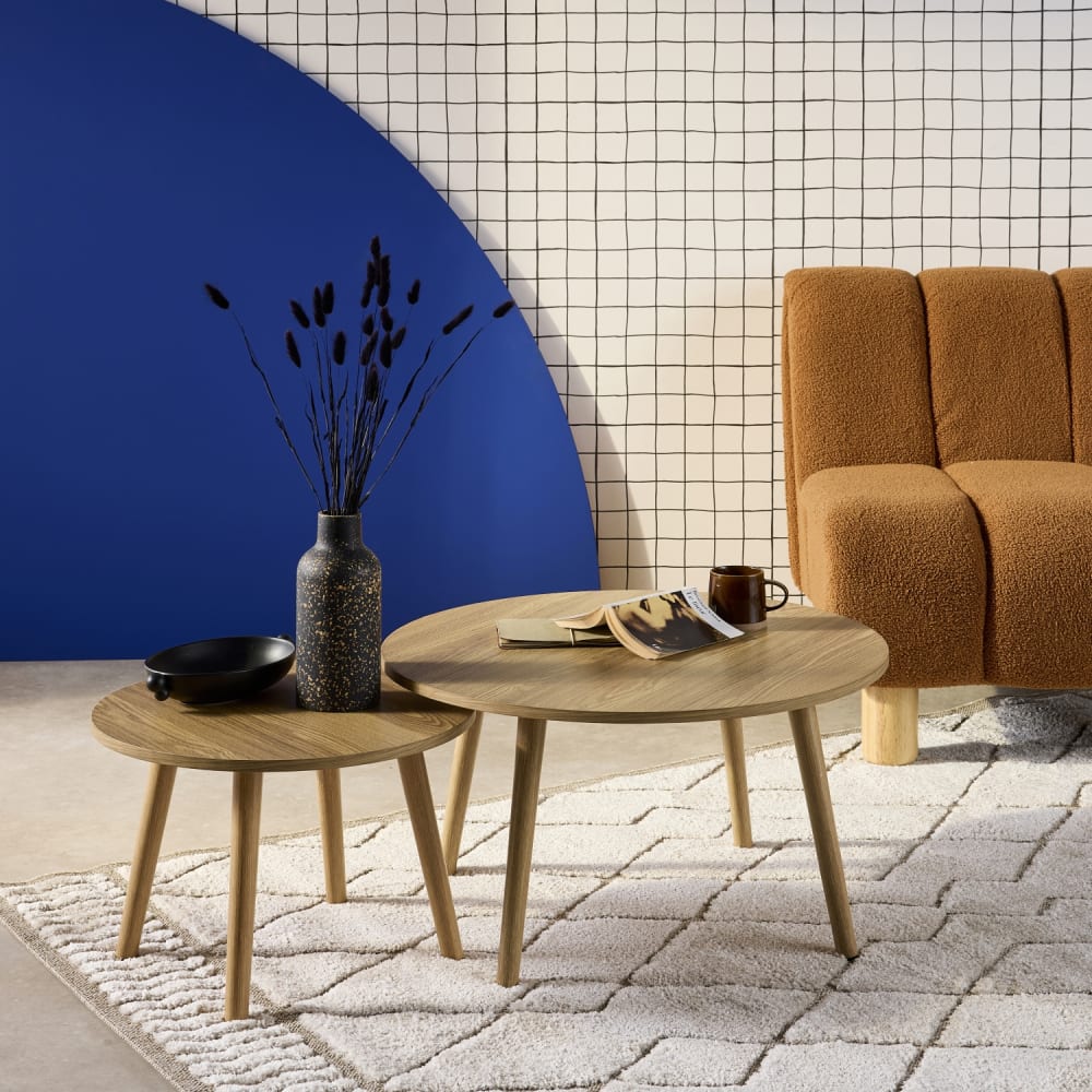 sweeek 2er Set von runden Couchtischen Eschenholzdekor style modern Braun Spanplatte