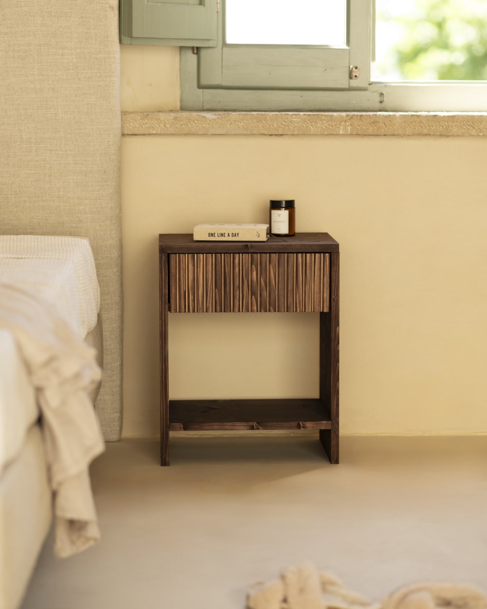 Ensemble 2 tables de chevet en bois avec un tiroir noyer 50x40cm - Maisons du Monde