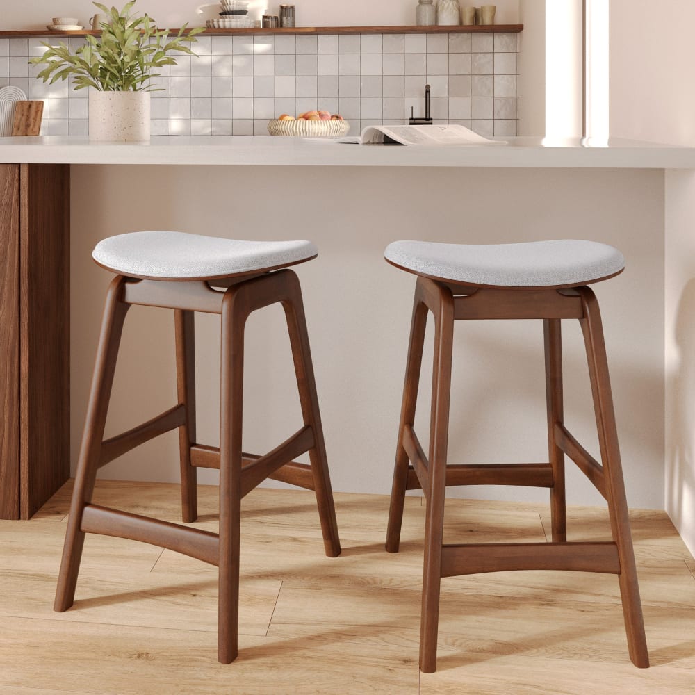 Lot de 2 tabourets pour îlot central 65,5 cm en bois et tissu gris
