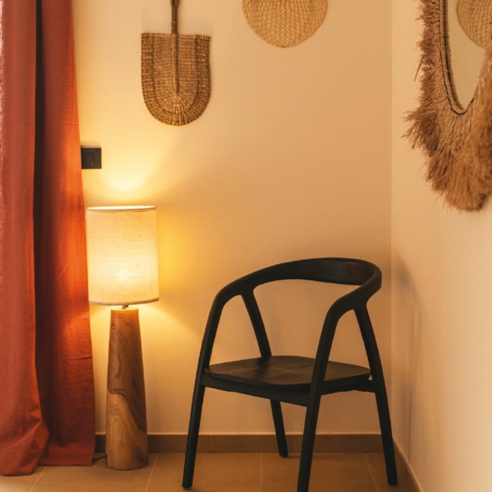 Lampe à poser en teck avec abat-jour en lin — vue 3