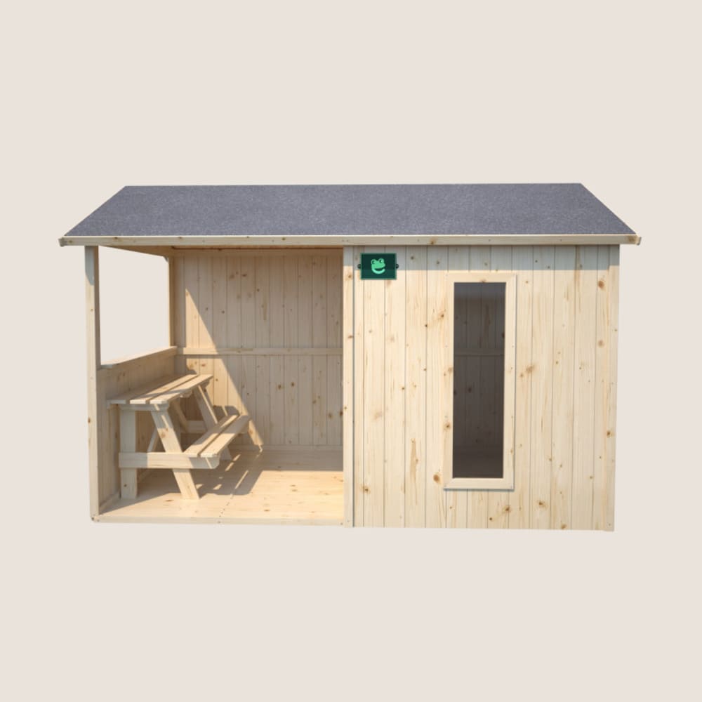Cabane en bois avec pergola et plancher