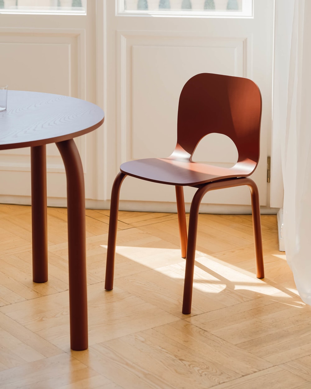 Chaise atto bois et métal, design moderne, fabriquée en pologne