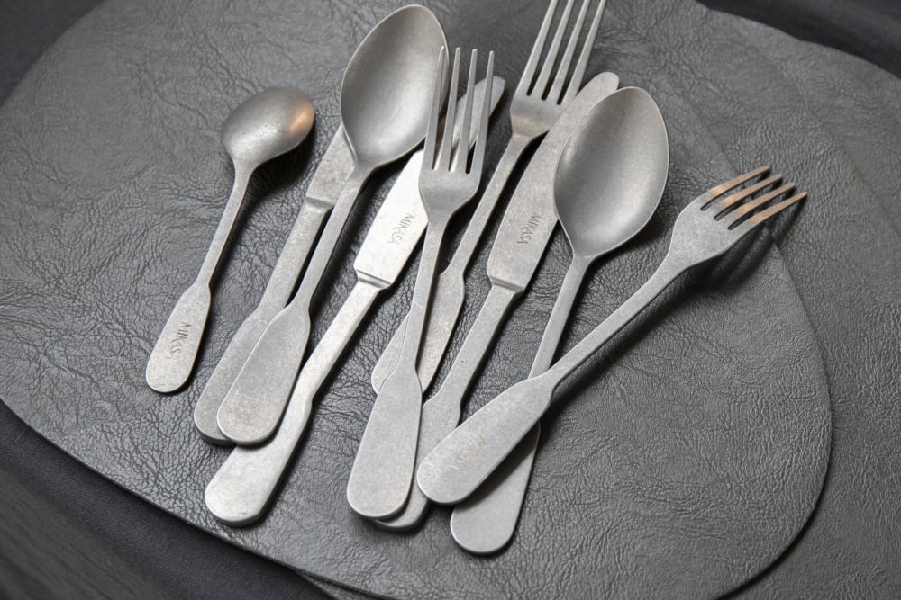 16-teiliges Besteckset Matte Oberfläche aus Edelstahl Silber -