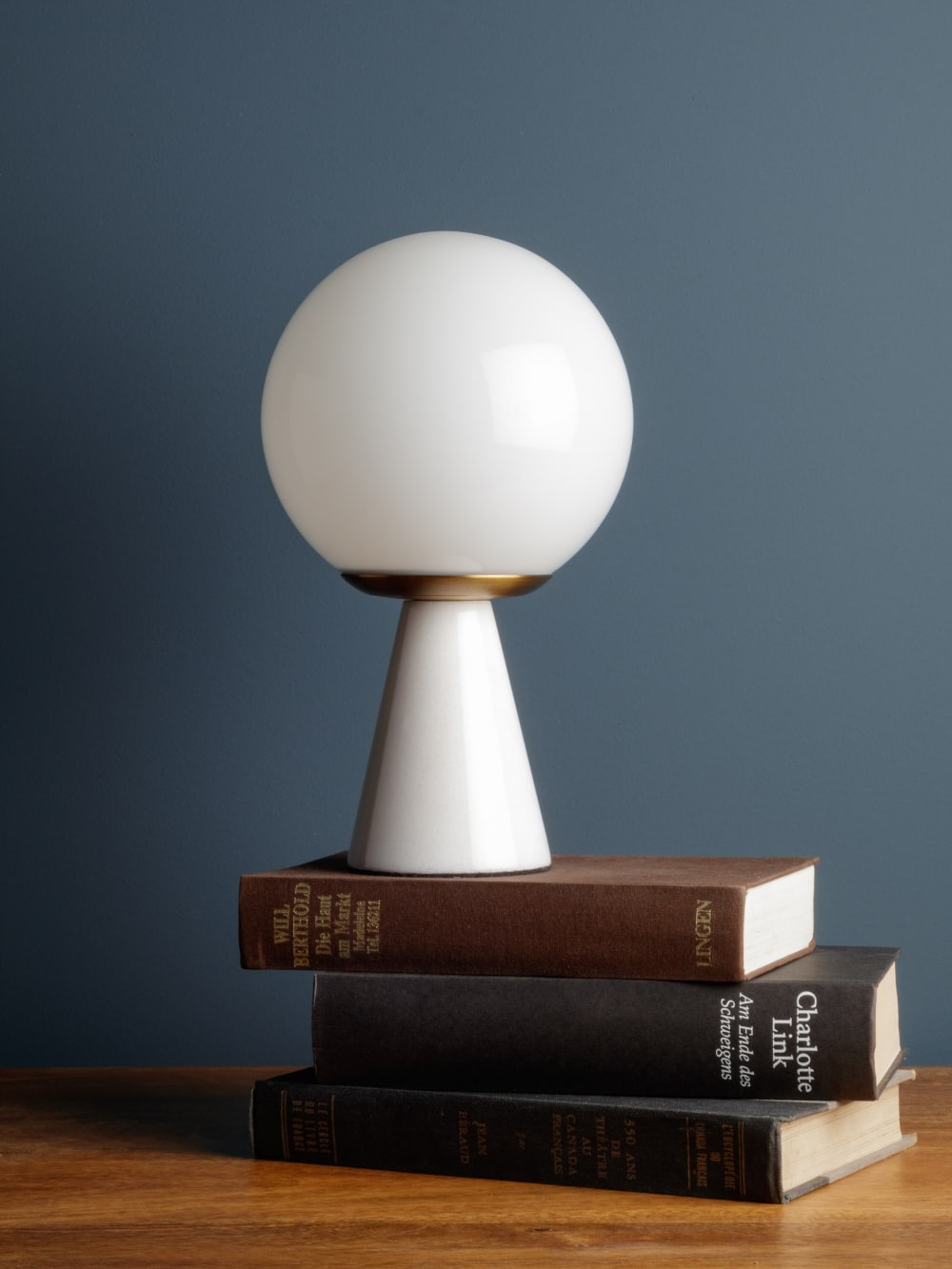 Lampe à poser en marbre blanc — vue 3