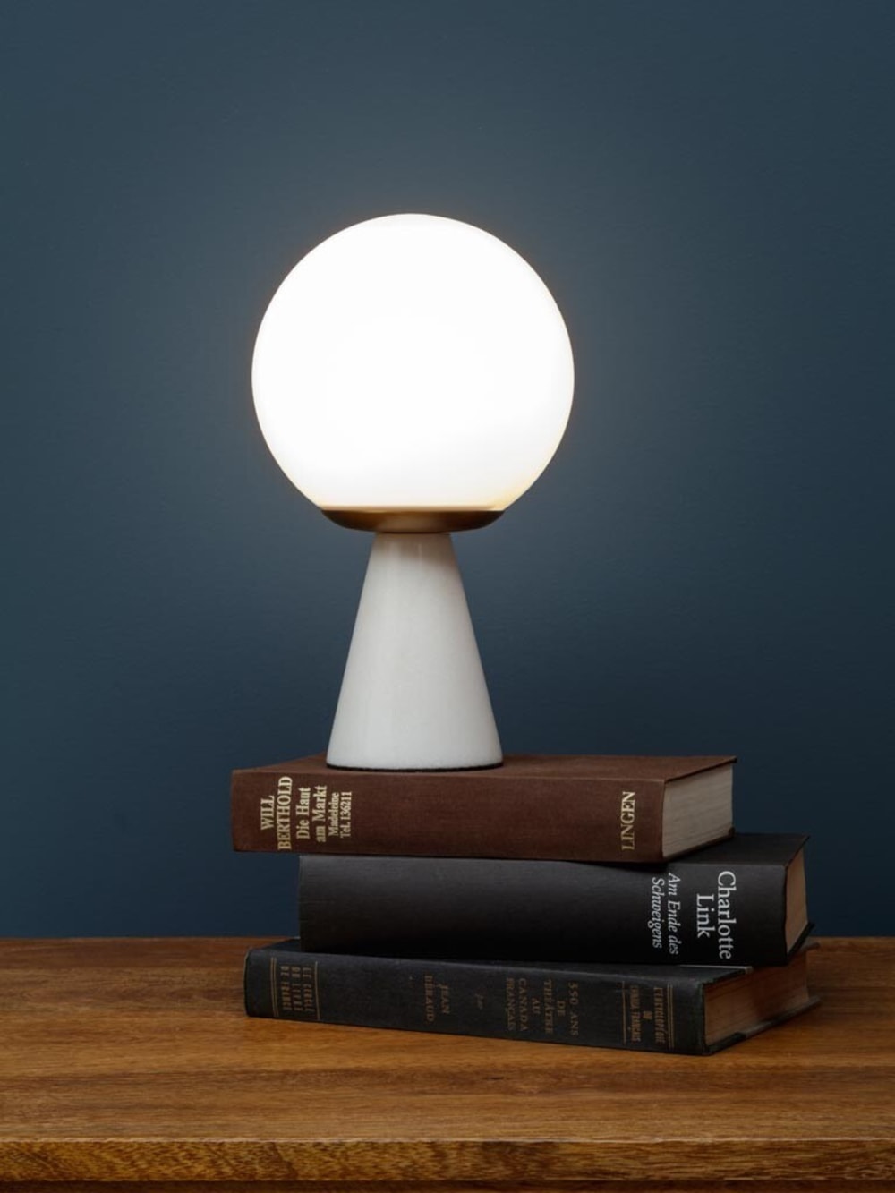Lampe à poser en marbre blanc — vue 4