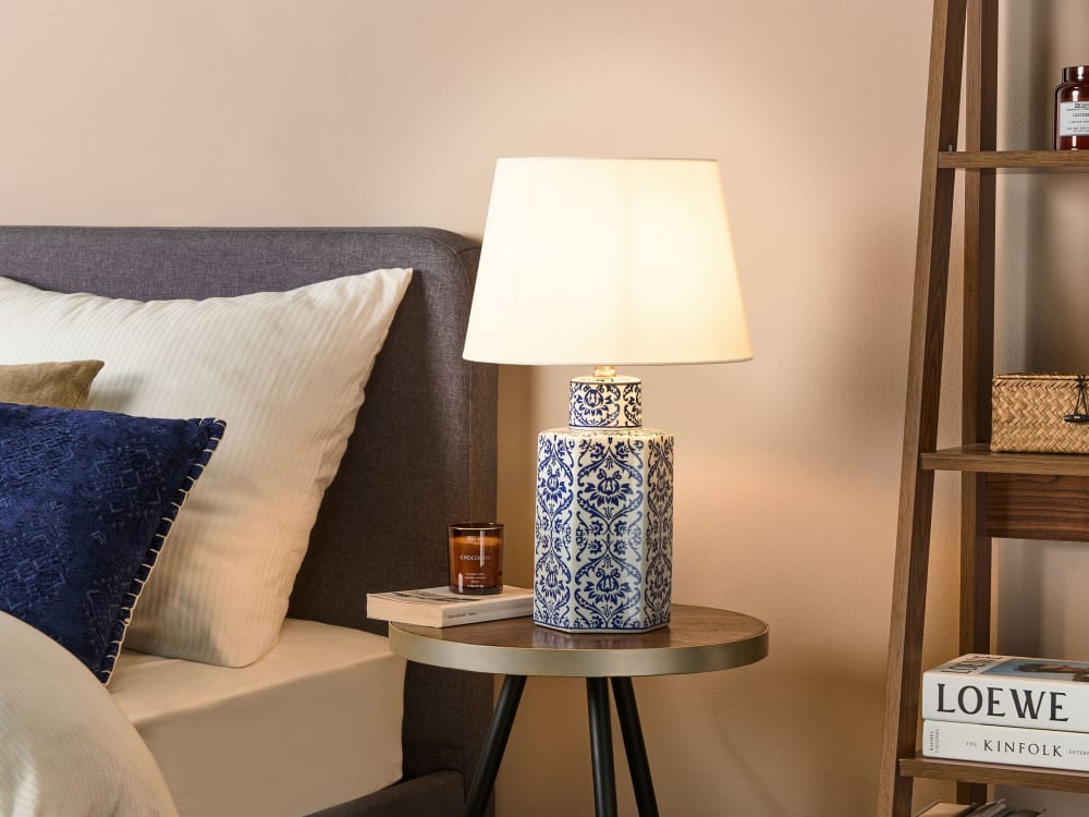 Lampe à poser porcelaine blancbleu — vue 3