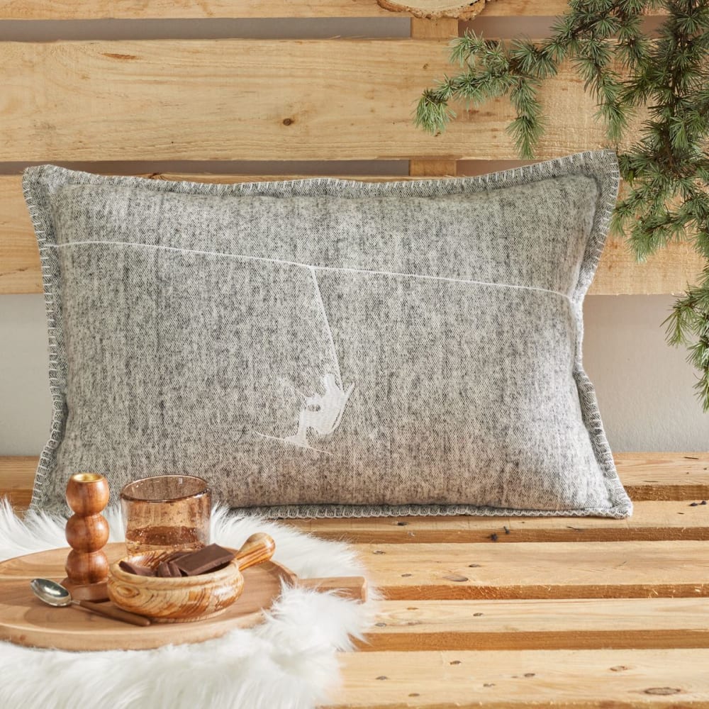 Coussin déhoussable rectangulaire brodé en flanelle 40x60cm gris