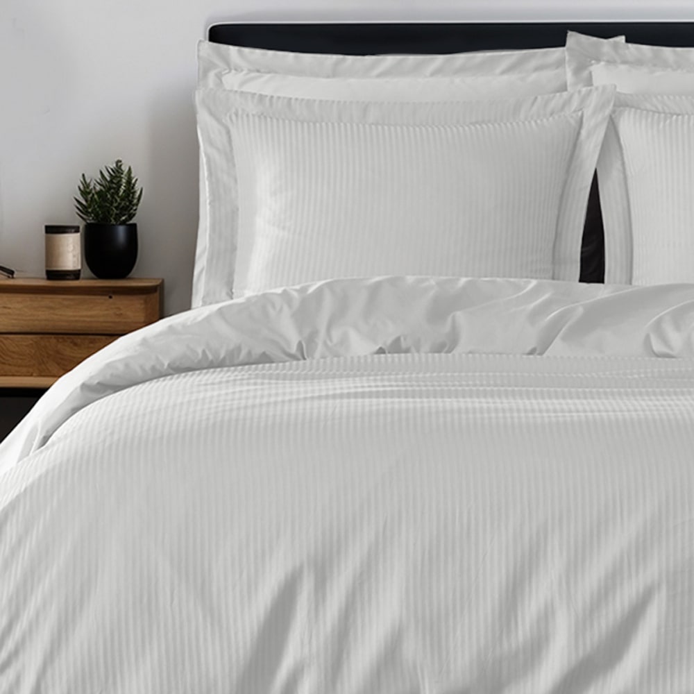 Parure de lit rayée 2 taies carrées satin coton blanc 200x200 cm — vue 3