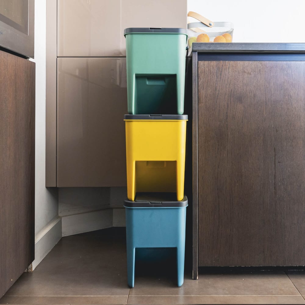 lote de 3 cubos de basura apilables multicolor  60l