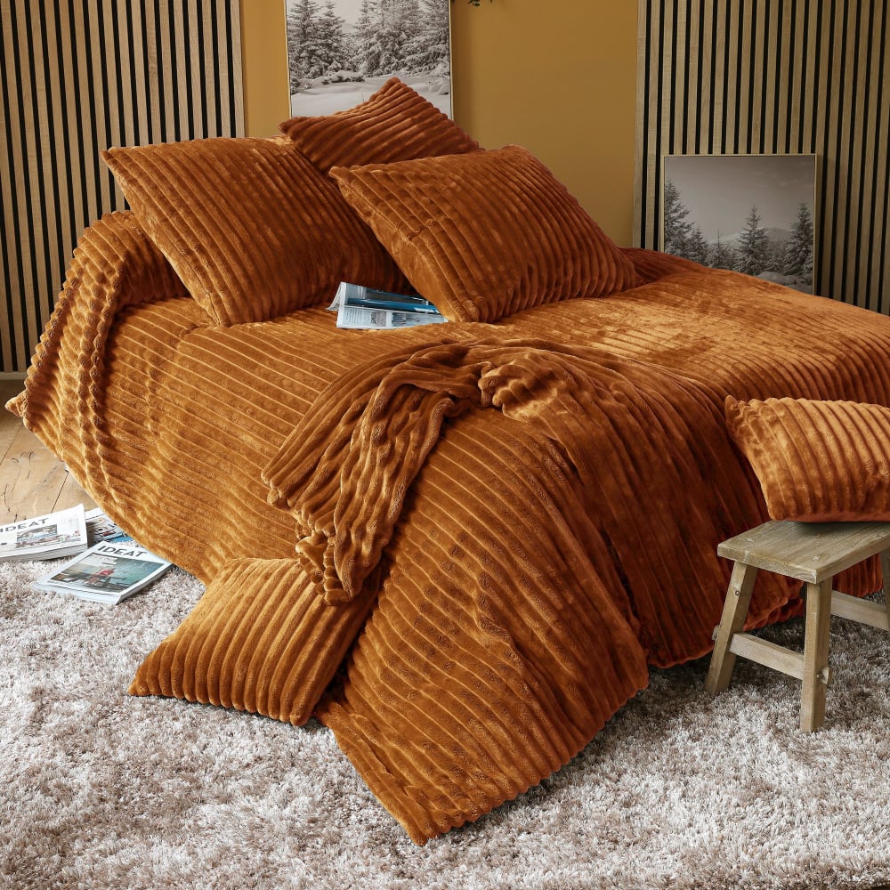 Plaid en polyester marron caramel 150x150cm Plaid en polyester marron caramel 150x150cm