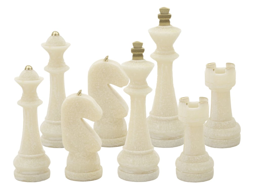 Set mit 8 beigen und goldenen Schachfiguren aus Kunstharz -