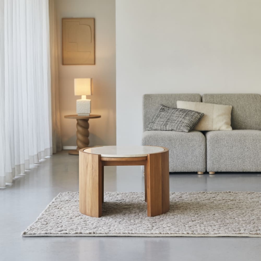 Tikamoon Runder Beistelltisch aus massivem Teakholz und Marmor style exotic Beige