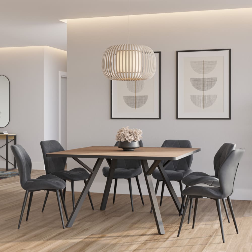 Quadratischer Tisch mit schwarzen Metallbeinen L136 x B136 cm -