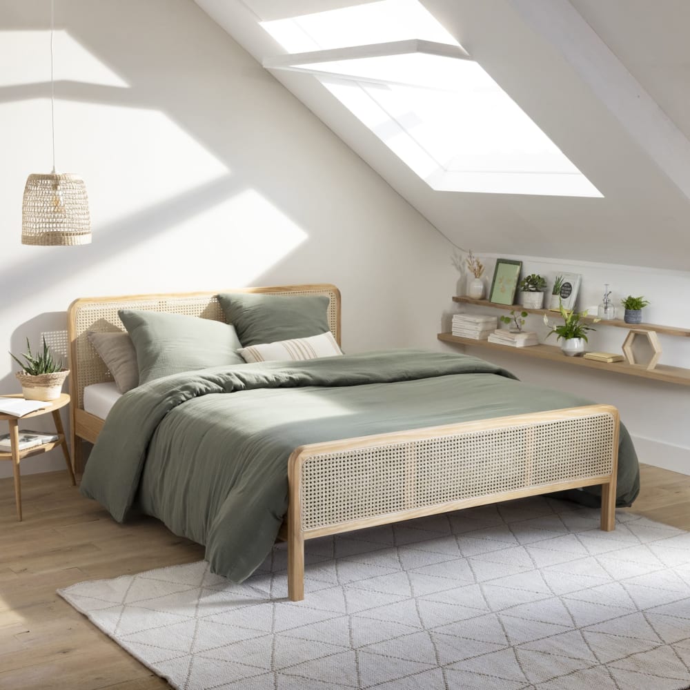 Lit 140x200 avec cannage Lit 140x200 avec cannage