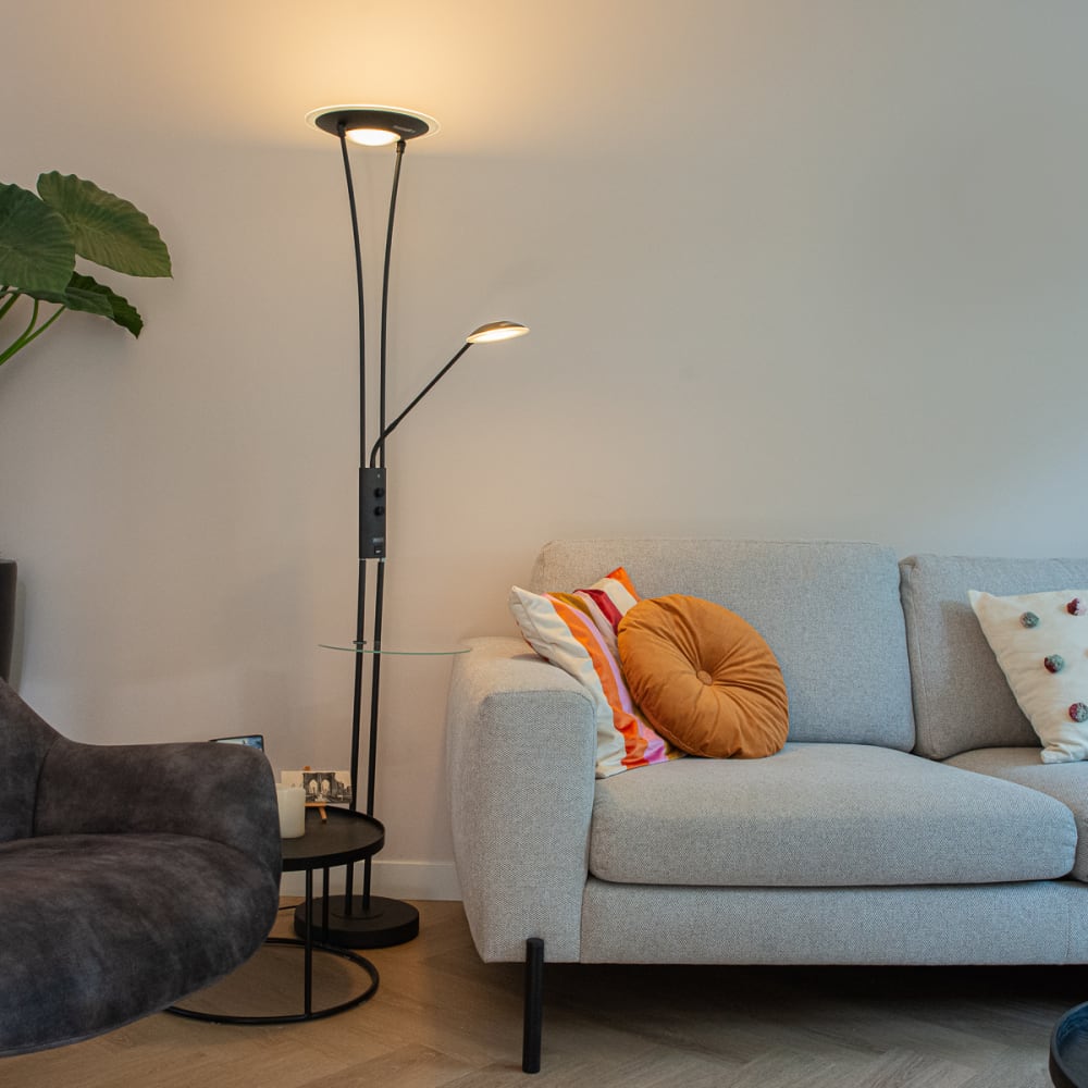 Stehlampe schwarz mit Lesearm inkl. LED und USB-Anschluss -