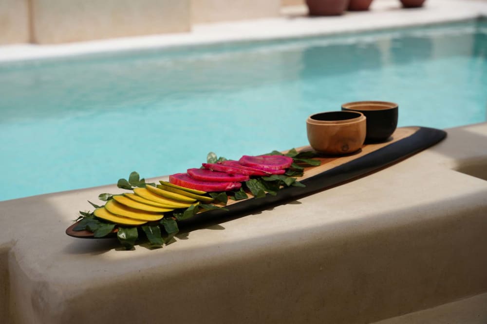 Assiette bois de teck marron et noir 150x20x3,5cm