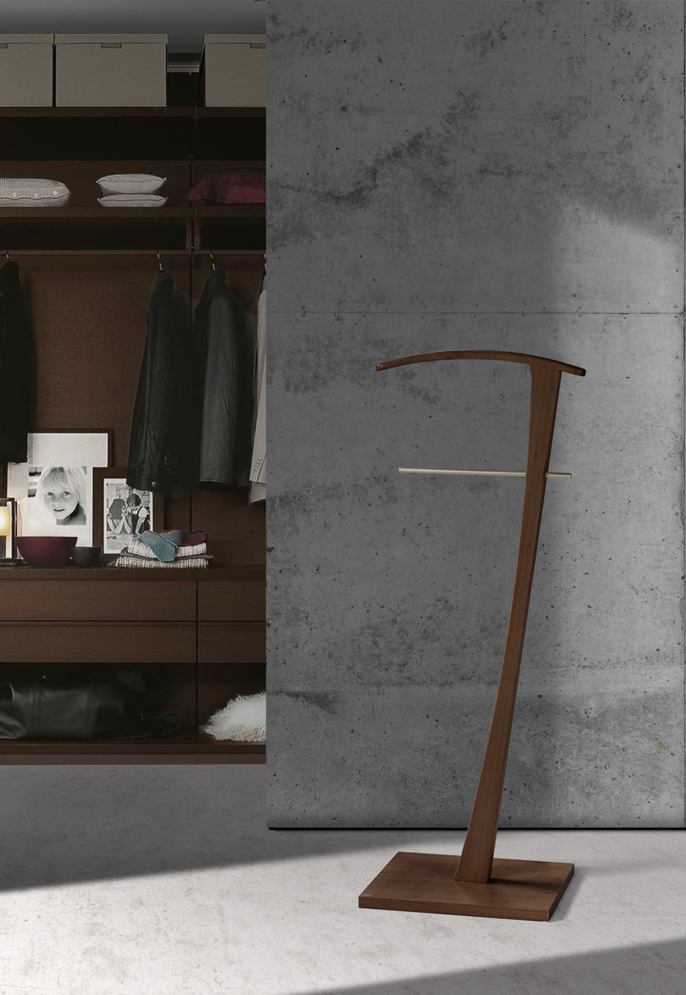 Valet de nuit en bois de hêtre noyer 115x46x48 cm