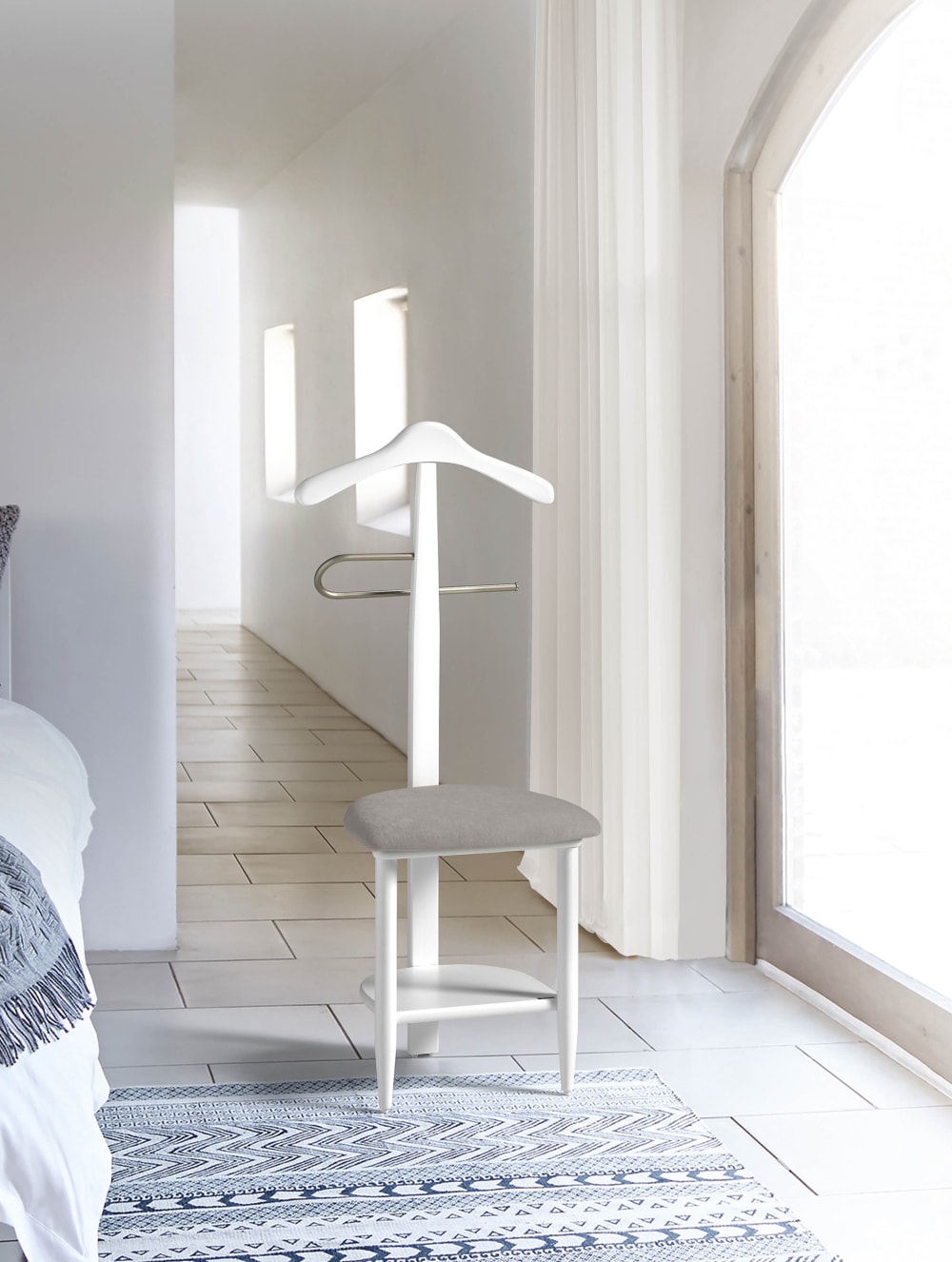 Chaise-valet de nuit en bois de hêtre blanc 105x45x41 cm