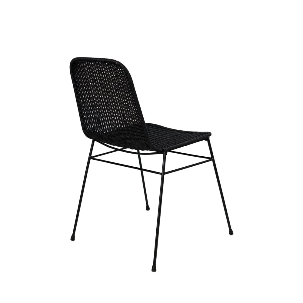 Stuhl aus natürlichem Rattan und schwarzen Metallbeinen - Maisons