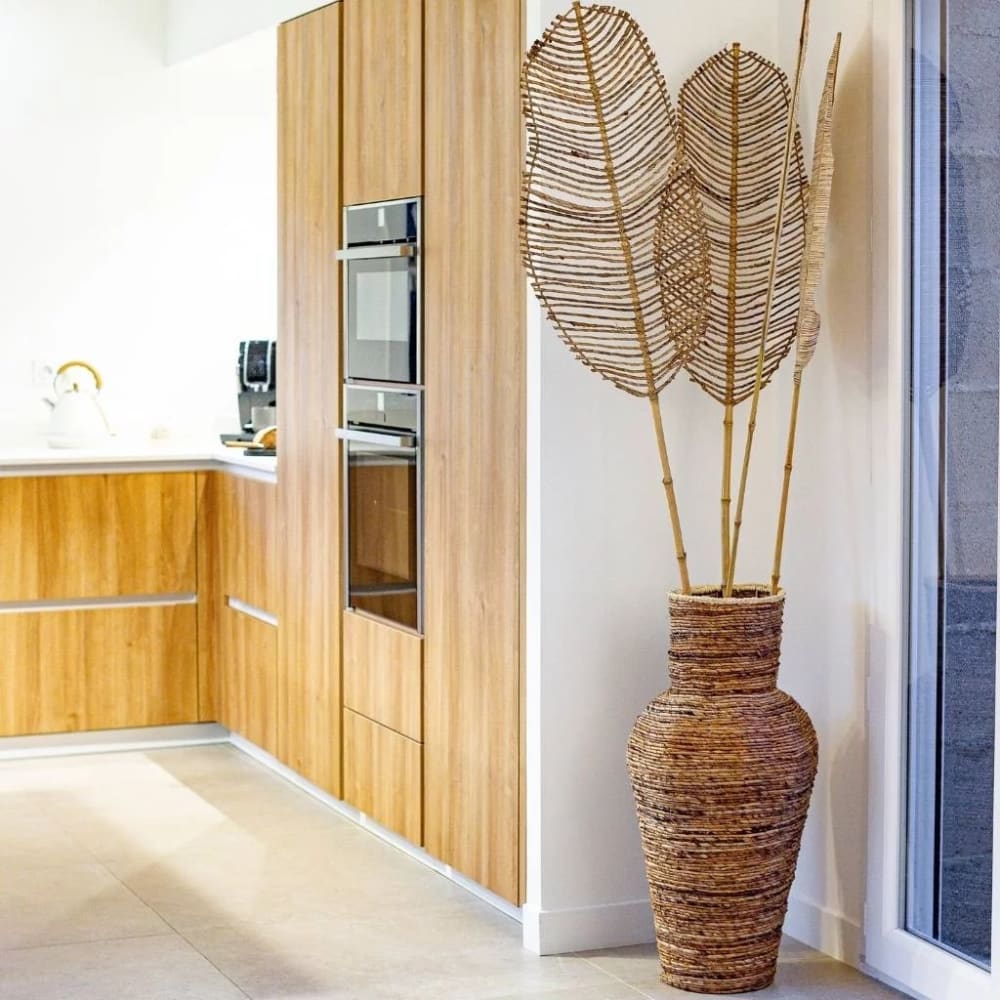 Grande jarre en feuilles de bananier