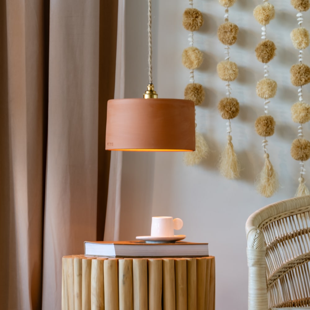 Suspension en terre cuite ocre — vue 4