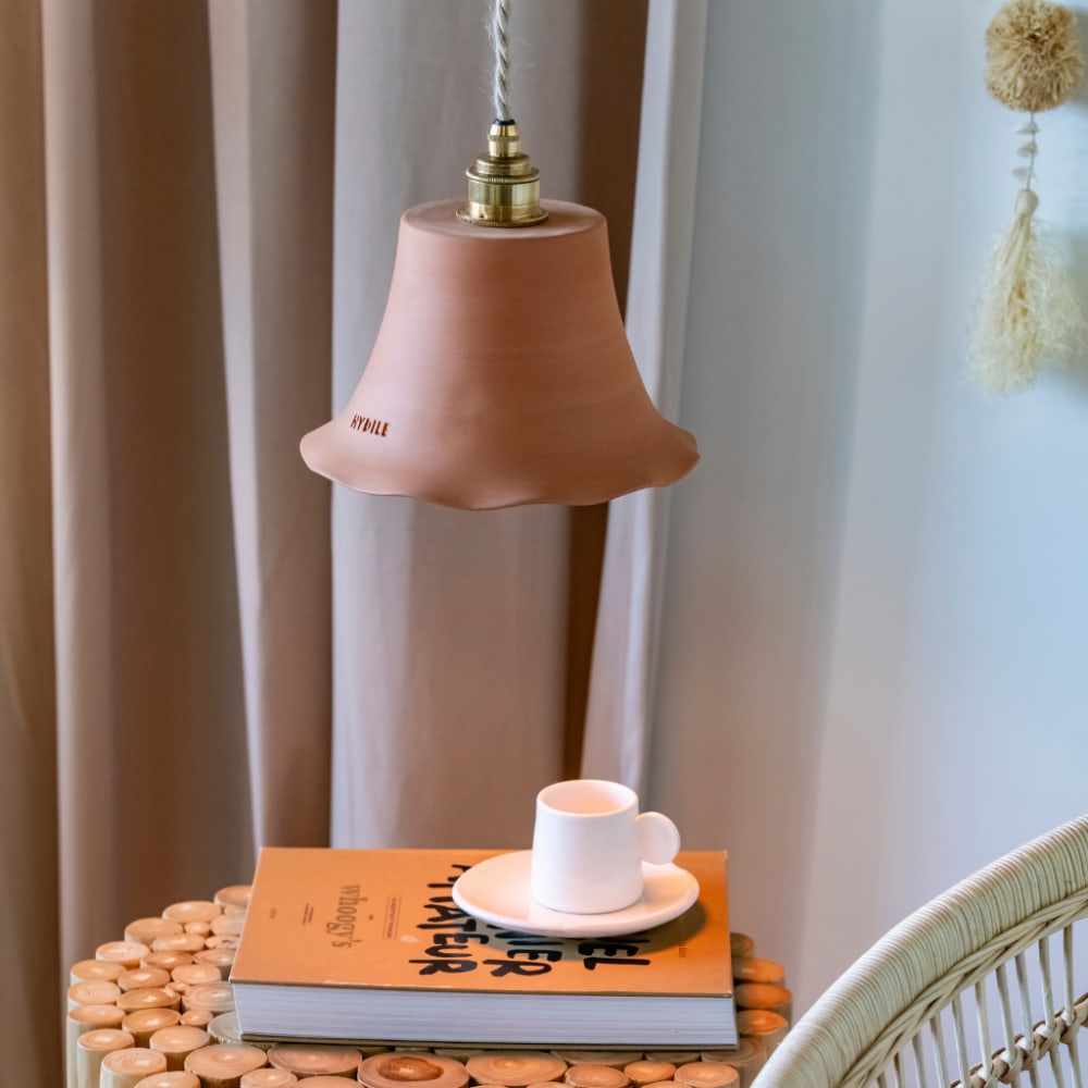 Suspension en terre cuite ocre — vue 3