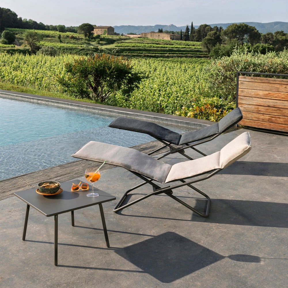 Table basse carrée en acier gris L59xl59xH41