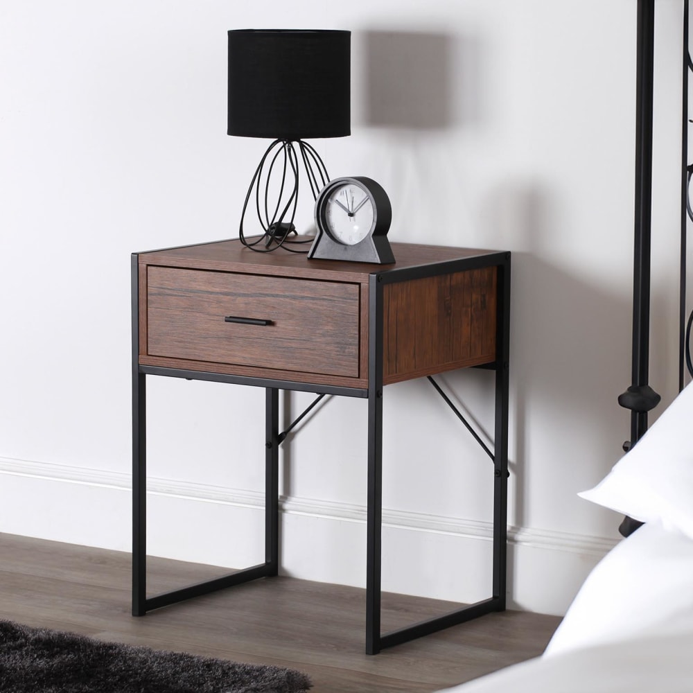 Beistelltisch für das Schlafzimmer aus Spanplatte, dunkelbraun -
