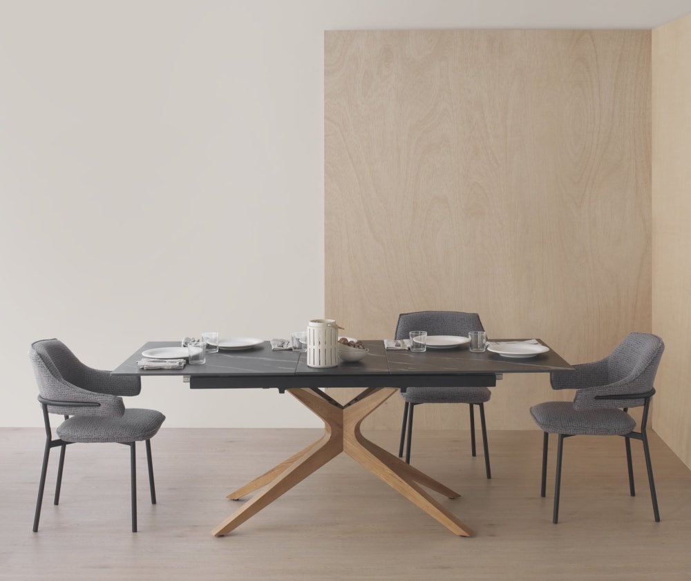 Ausziehbarer Tisch mit Eichenfüßen und Keramikplatte  160/200x89